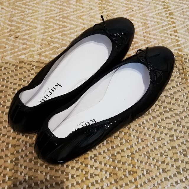 クルントーキョー　エナメルブラック　パンプス レディースの靴/シューズ(ハイヒール/パンプス)の商品写真