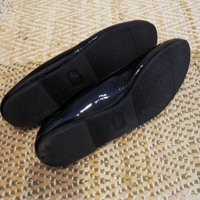 クルントーキョー　エナメルブラック　パンプス レディースの靴/シューズ(ハイヒール/パンプス)の商品写真