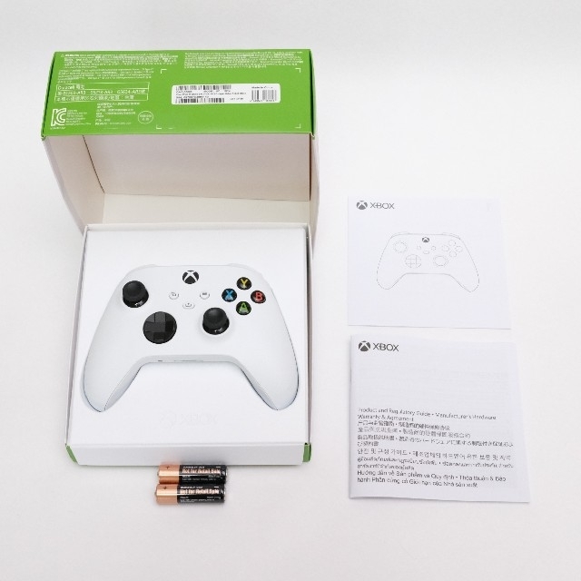 Xbox(エックスボックス)のXbox ワイヤレス コントローラー （ロボット ホワイト） エンタメ/ホビーのゲームソフト/ゲーム機本体(その他)の商品写真