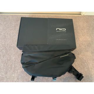 NIID Radiant R1 Urban Sling ブラック(ボディーバッグ)