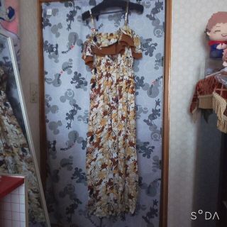 セシルマクビー(CECIL McBEE)の新品【CECIL McBEE】ロンパース　花柄　茶色　オレンジ(サロペット/オーバーオール)