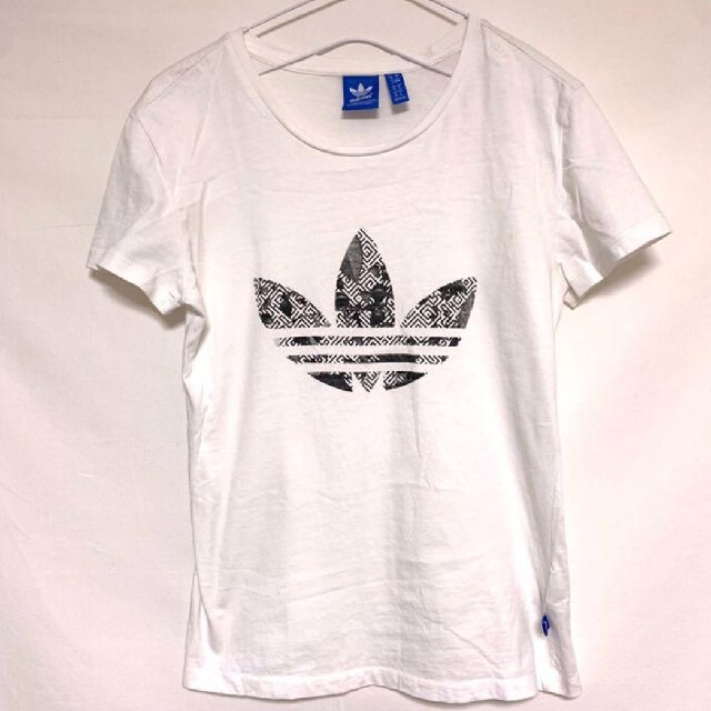 adidas(アディダス)のアディダス オリジナルス Tシャツ チューリップ カモフラ ロゴ 白 ホワイト レディースのトップス(Tシャツ(半袖/袖なし))の商品写真