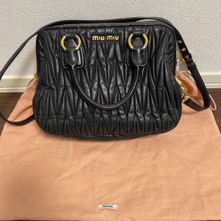 ミュウミュウ(miumiu)のmiumiu バッグ(ハンドバッグ)