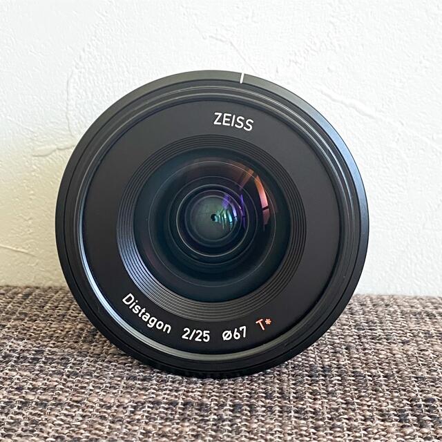 SONY(ソニー)のCarl Zeiss batis 25mm f2 (フィルター2枚付) スマホ/家電/カメラのカメラ(レンズ(単焦点))の商品写真