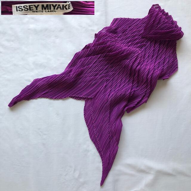 ISSEY MIYAKE(イッセイミヤケ)のISSEY MIYAKE イッセイミヤケ　ノースリーブカットソー　プリーツ　レア レディースのトップス(カットソー(半袖/袖なし))の商品写真