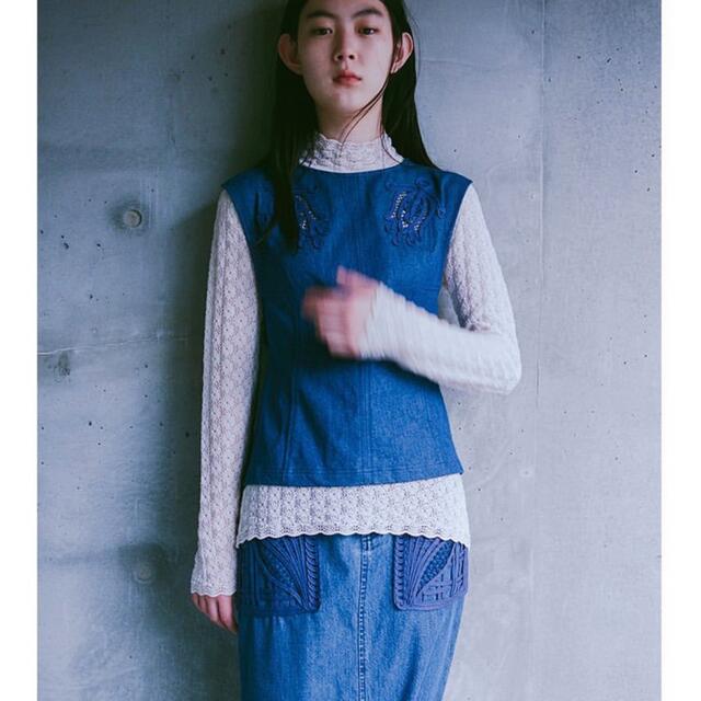 mame マメクロゴウチ　Embroidered Denim Top