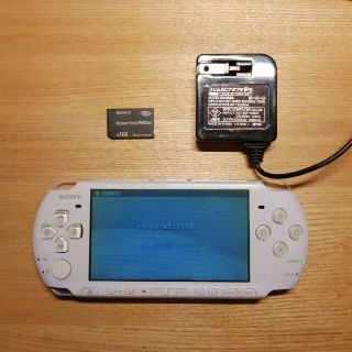 ソニー(SONY)のSONY PSP-3000pw 本体＋メモリースティック(携帯用ゲーム機本体)