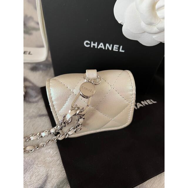 CHANEL(シャネル)の本日のみ1万円お値下げ中♡CHANEL⭐︎AirPods proケース⭐︎ スマホ/家電/カメラのスマホアクセサリー(モバイルケース/カバー)の商品写真