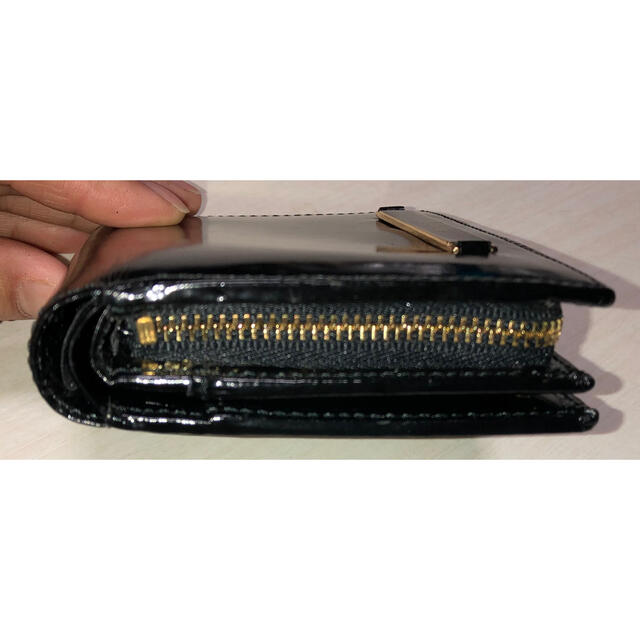 Marie Claire(マリクレール)のマリ　クレール　かわいい二つ折り財布　黒エナメル　marie claire レディースのファッション小物(財布)の商品写真