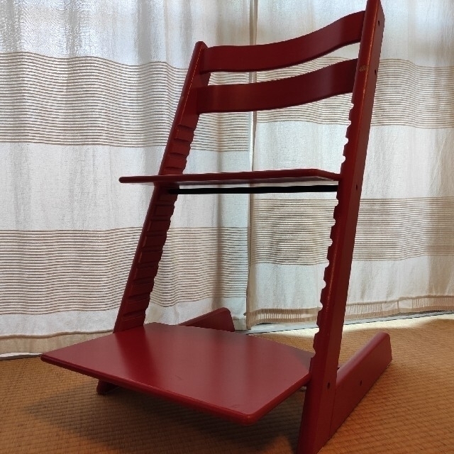 Stokke(ストッケ)のSTOKK トリップトラップ　赤 インテリア/住まい/日用品の椅子/チェア(ダイニングチェア)の商品写真