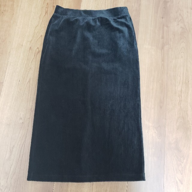UNIQLO(ユニクロ)のユニクロ コーデュロイロングナロースカート 黒 L レディースのスカート(ロングスカート)の商品写真