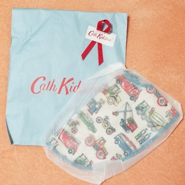 Cath Kidston(キャスキッドソン)の☆お値下げ中☆Cath Kidston スタイ(エプロン) キッズ/ベビー/マタニティのこども用ファッション小物(ベビースタイ/よだれかけ)の商品写真