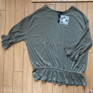 お値下げしました！！新品！MUMU&Co. カーキ トップス(カットソー(長袖/七分))