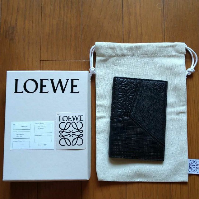 LOEWE　パスポートケース