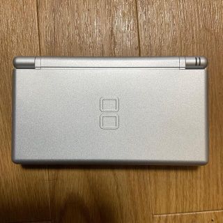 ニンテンドーDS(ニンテンドーDS)の美品 任天堂DS lite グロスシルバー タッチペン 充電器付き(携帯用ゲーム機本体)