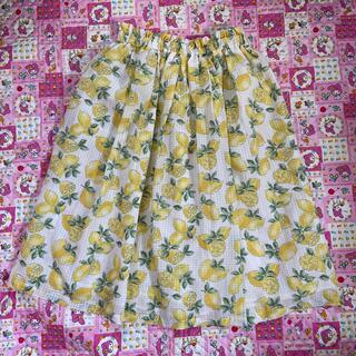 ダブルクローゼット(w closet)のダブルクローゼットのレモン柄のスカート(ひざ丈スカート)
