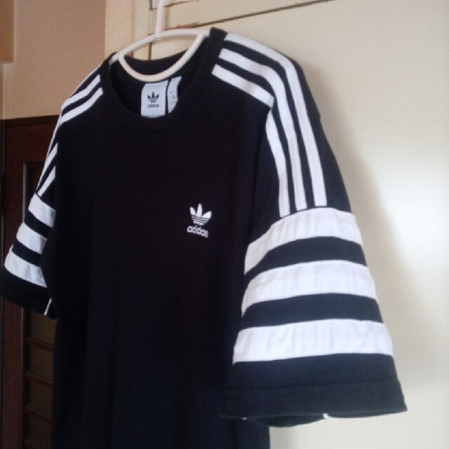 adidas(アディダス)のadidas originals 五分袖Ｔシャツ 黒 Ｌ 中古 メンズのトップス(Tシャツ/カットソー(半袖/袖なし))の商品写真