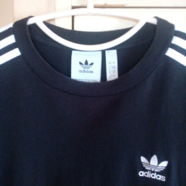 adidas(アディダス)のadidas originals 五分袖Ｔシャツ 黒 Ｌ 中古 メンズのトップス(Tシャツ/カットソー(半袖/袖なし))の商品写真