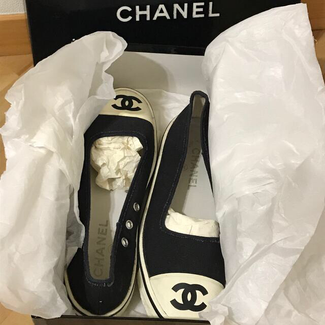 CHANEL(シャネル)の美品！激レア！CHANELロゴスニーカースリッポンローファー36箱備品あり レディースの靴/シューズ(スニーカー)の商品写真