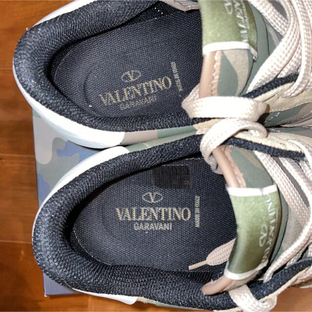 VALENTINO(ヴァレンティノ)のVALENTINO ロックランナースニーカー カモフラージュ 41 メンズの靴/シューズ(スニーカー)の商品写真