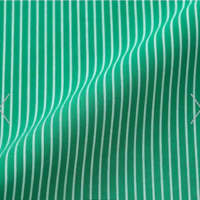 GU(ジーユー)の新品!　GU　タックフレアミディスカート　グリーンストライプ　XL レディースのスカート(ロングスカート)の商品写真