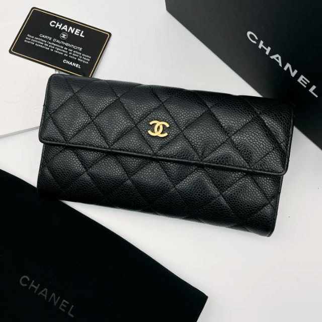 CHANEL 二つ折り長財布 マトラッセキャビアスキン A50096