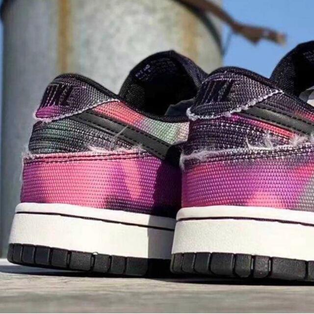 NIKE(ナイキ)のNike Dunk Low Graffiti Pink/Black 【29cm】 メンズの靴/シューズ(スニーカー)の商品写真