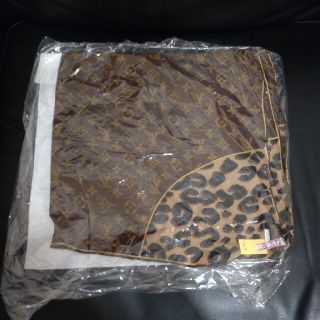 ルイヴィトン(LOUIS VUITTON)のLOUIS VUITTON　ルイ ヴィトン　スカーフ　ヒョウ柄　レオパード(バンダナ/スカーフ)