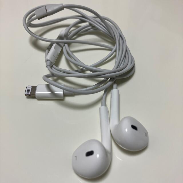 Apple(アップル)のイヤフォン　Apple 純正　 スマホ/家電/カメラのオーディオ機器(ヘッドフォン/イヤフォン)の商品写真