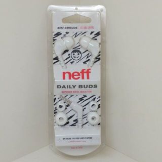 ネフ(Neff)のNEFF ネフ イヤフォン【DAILY BUDS】白 WHITE(ヘッドフォン/イヤフォン)