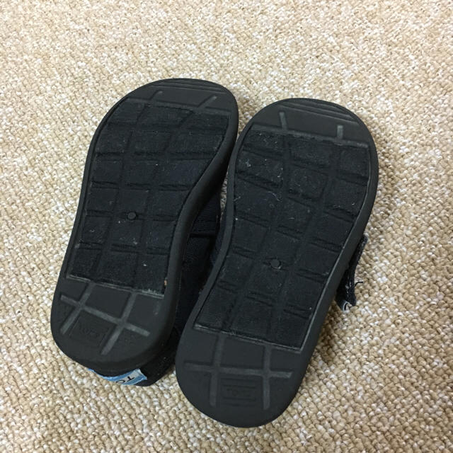 TOMS(トムズ)の美品☆TOMS キッズ スリッポン キッズ/ベビー/マタニティのキッズ靴/シューズ(15cm~)(スリッポン)の商品写真