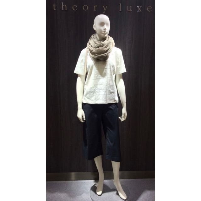 Theory luxe(セオリーリュクス)の新品　theory luxe セオリーリュクス　ブラウス tシャツ 38 レディースのトップス(シャツ/ブラウス(半袖/袖なし))の商品写真