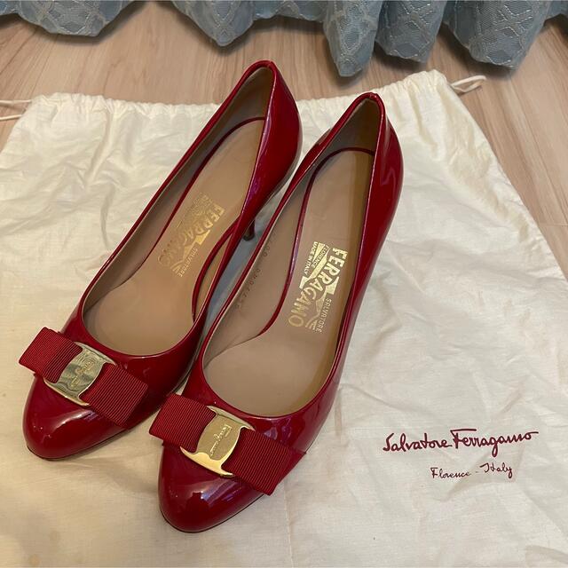 【フェラガモ美品】パンプス ferragamo ヴァラ 6.5サイズ イタリア製 | フリマアプリ ラクマ 【フェラガモ美品】パンプス ferragamo ヴァラ 6.5サイズ イタリア製 | フリマアプリ ラクマ