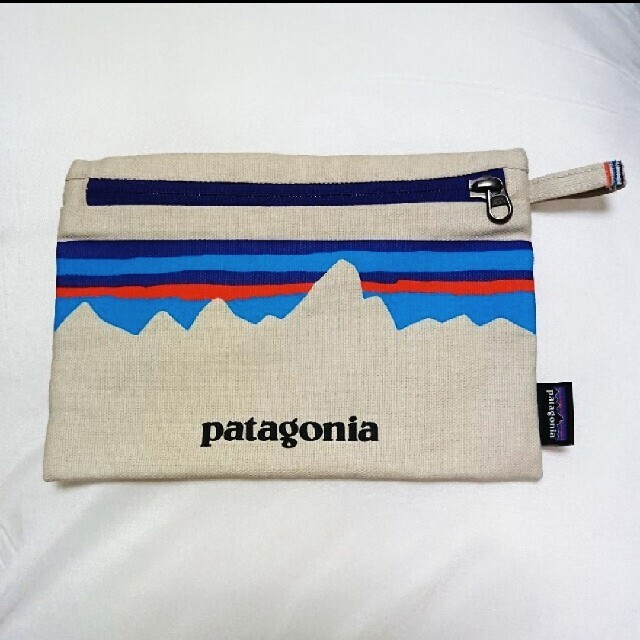 patagonia(パタゴニア)の美品 パタゴニア ジッパード・ポーチ レディースのファッション小物(ポーチ)の商品写真