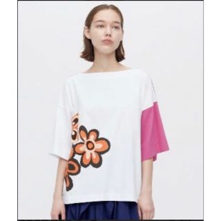 ユニクロ(UNIQLO)のユニクロ　マルニ　グラフィックオーバーサイズボクシーT  L サイズ　ピンク(Tシャツ(半袖/袖なし))