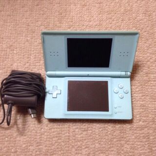 ニンテンドウ(任天堂)の【送込】純正充電器+ニンテンドーDS Lite アイスブルー(携帯用ゲーム機本体)