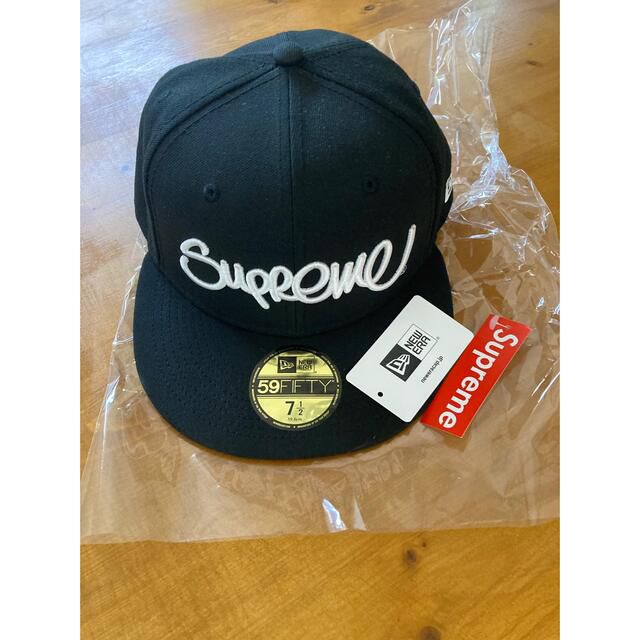 Supreme(シュプリーム)のsupreme handstyle NEW era 7 1/2 メンズの帽子(キャップ)の商品写真