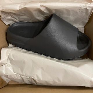 アディダス(adidas)のADIDAS YZY SLIDE ONYX アディダスイージースライドサンダル(サンダル)