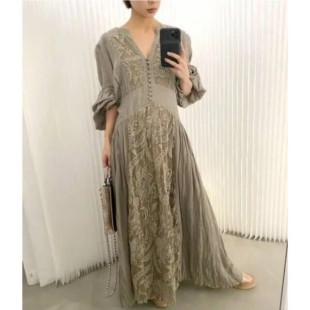 Ameri VINTAGE(アメリヴィンテージ)の【専用商品】MEDI EMBROIDERY TULLE LACE DRESS レディースのワンピース(ロングワンピース/マキシワンピース)の商品写真