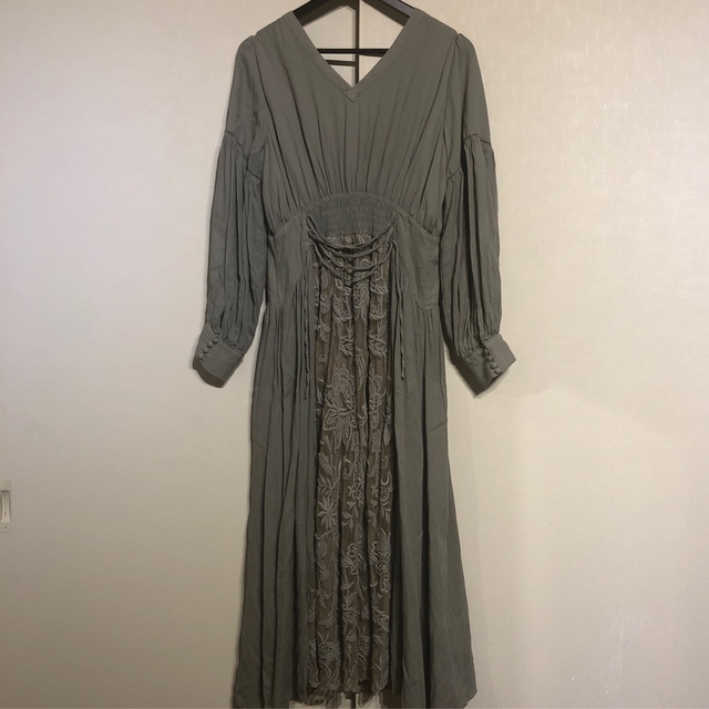 Ameri VINTAGE(アメリヴィンテージ)の【専用商品】MEDI EMBROIDERY TULLE LACE DRESS レディースのワンピース(ロングワンピース/マキシワンピース)の商品写真