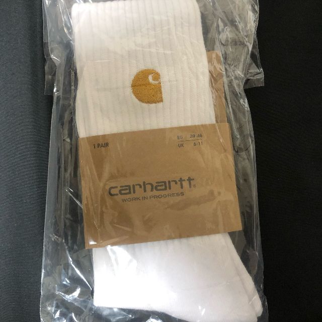 carhartt(カーハート)のcarhartt カーハート　ソックス 靴下　新品未使用品2足セット　黒　白 メンズのレッグウェア(ソックス)の商品写真