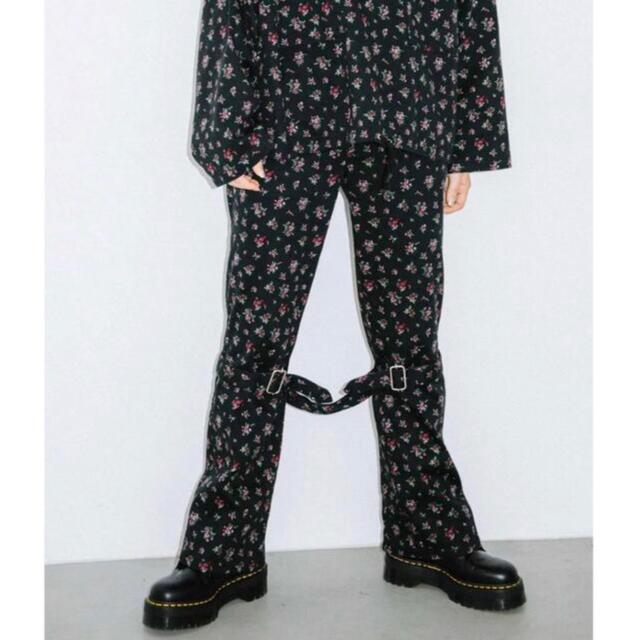 X-girl(エックスガール)のX-girl FLORAL BONDAGE PANTS ボンテージ パンツ 花柄 レディースのパンツ(カジュアルパンツ)の商品写真