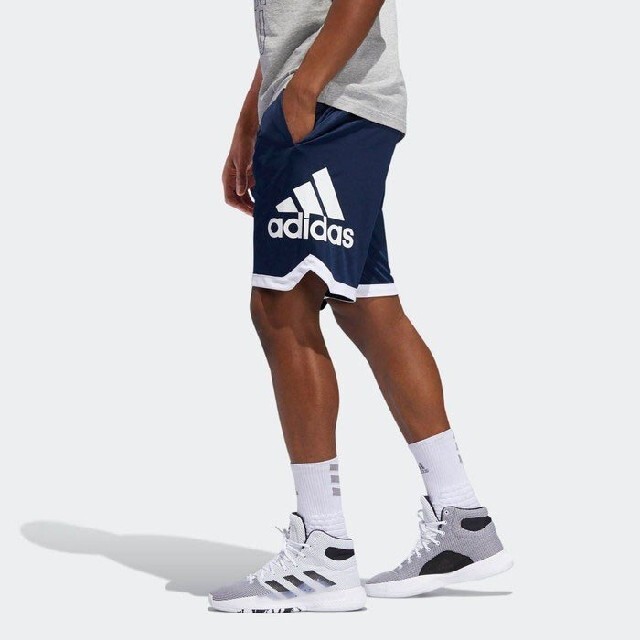 adidas(アディダス)のメンズバスケアディダスユニフォームパンツ　Mサイズ スポーツ/アウトドアのスポーツ/アウトドア その他(バスケットボール)の商品写真