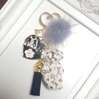 ★SALE★ファーつき　くまちゃんチャーム　キーホルダー(キーホルダー/ストラップ)