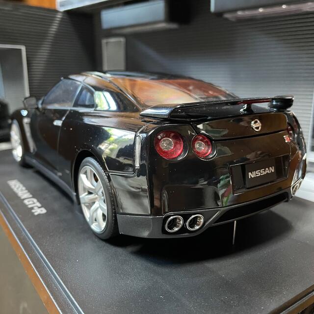 新品未展示品 オートアート 1/18 R35 GT-R 本物の 50%割引 vivacf.net