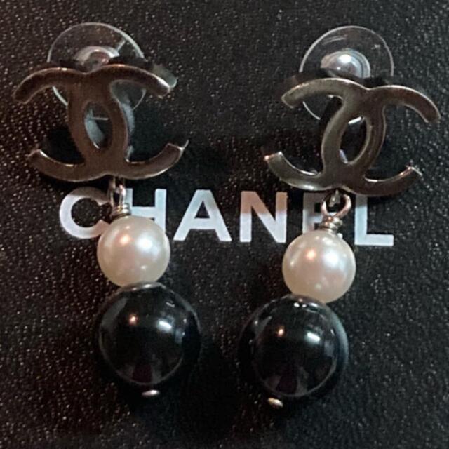 CHANEL(シャネル)のシャネル❤️バイカラー ロング ピアス レディースのアクセサリー(ピアス)の商品写真