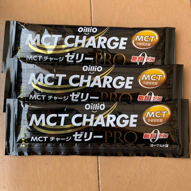 TO(トゥ)の新品　未開封　MCTチャージゼリープロ　おまけ付き スポーツ/アウトドアのトレーニング/エクササイズ(トレーニング用品)の商品写真