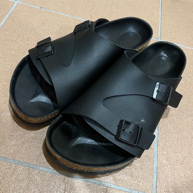 BIRKENSTOCK(ビルケンシュトック)のビルケンシュトック　チューリッヒ　ブラックレザー　42 メンズの靴/シューズ(サンダル)の商品写真