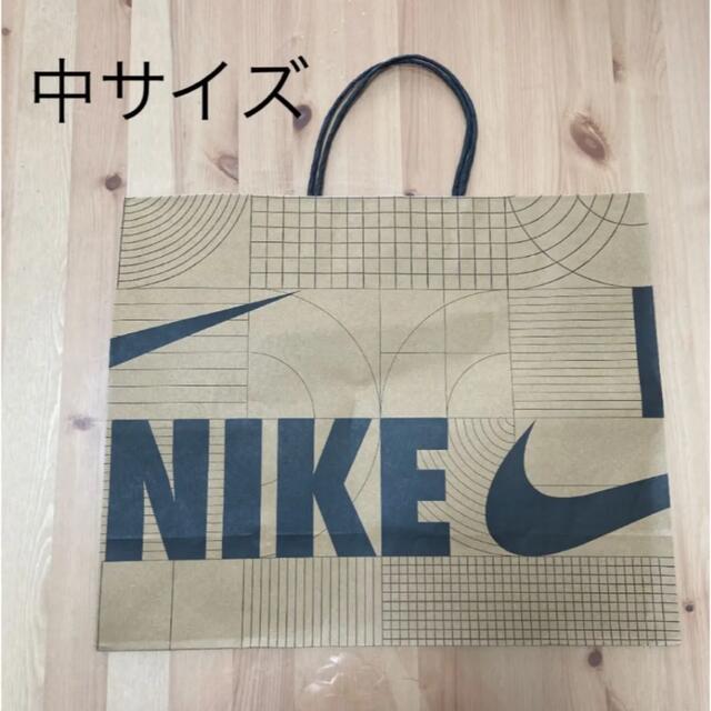 NIKE(ナイキ)のナイキ　紙袋　ショッパー　中サイズ　梱包資材 レディースのバッグ(ショップ袋)の商品写真