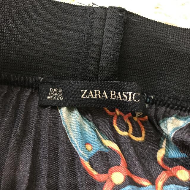 ZARA(ザラ)の【ZARA】プリーツスカート　Ｓサイズ  ブラック　チェーン柄 レディースのスカート(ひざ丈スカート)の商品写真